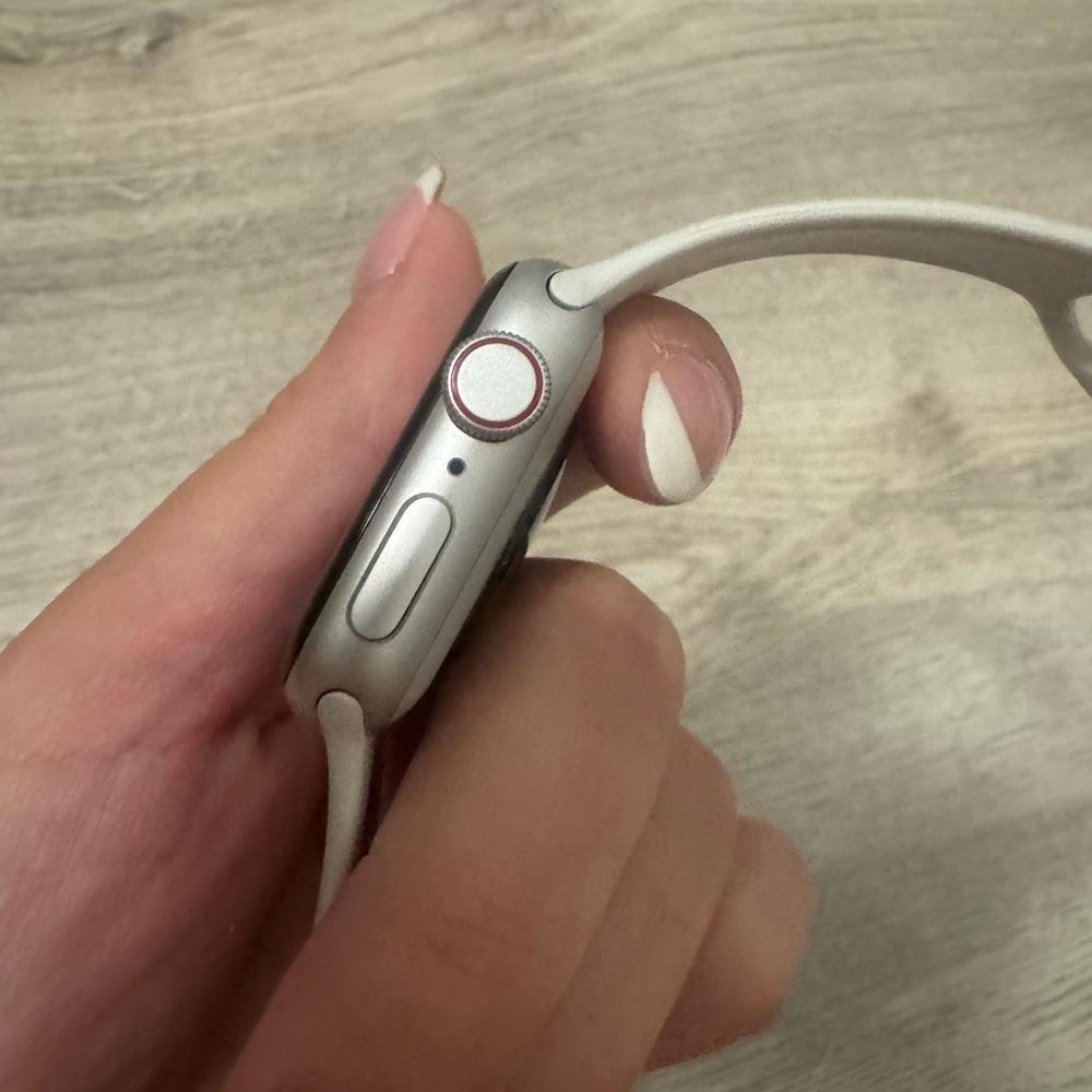 Apple Smartwatch with Silver Case and White Band - Picture 8 of 11